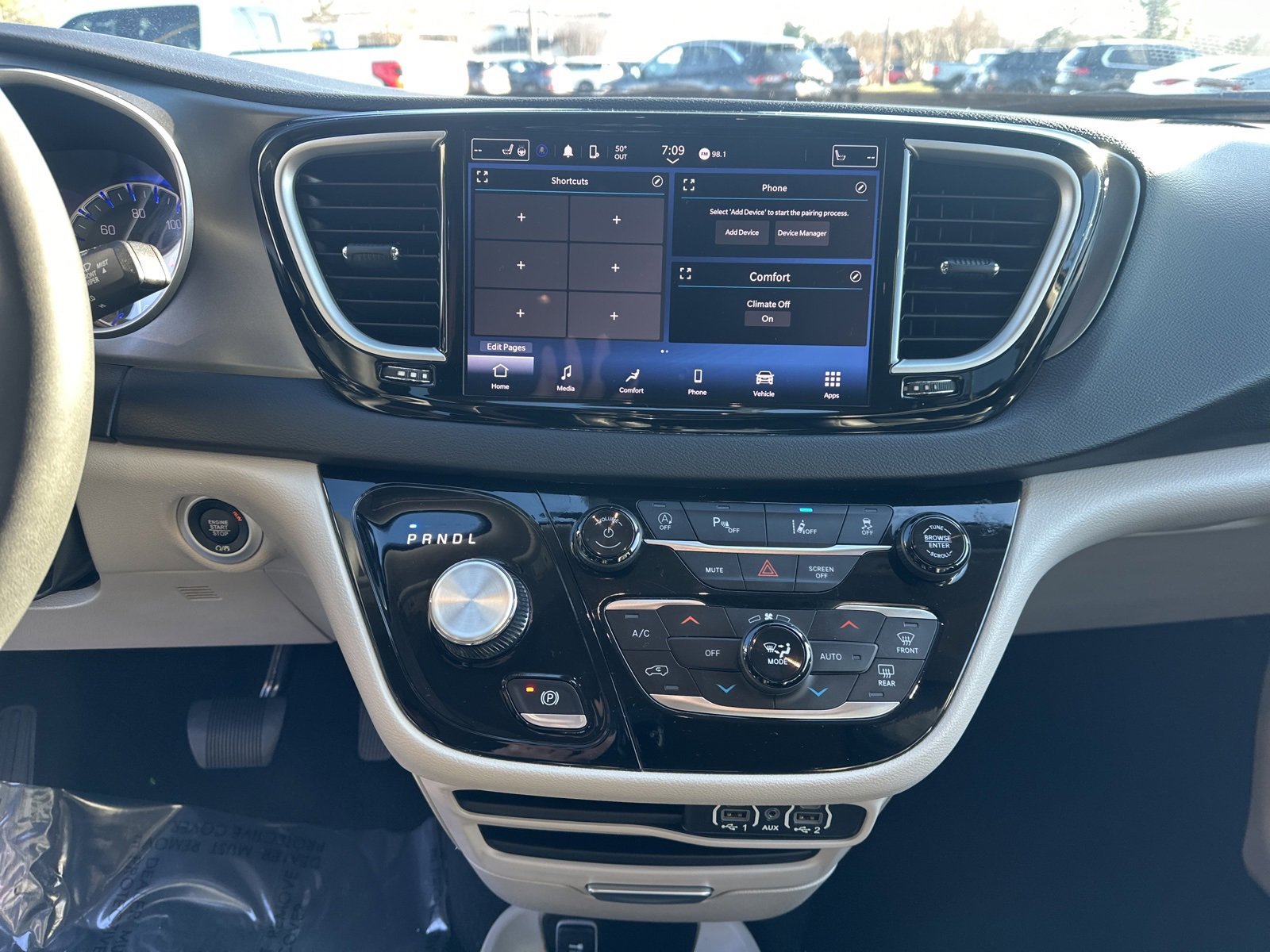 Used 2024 Chrysler Pacifica Touring-L image 5