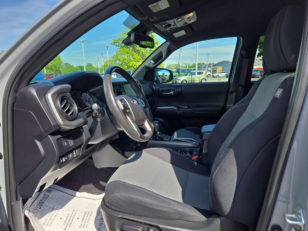 Used 2021 Toyota Tacoma TRD Off-Road AWD/4WD image 18
