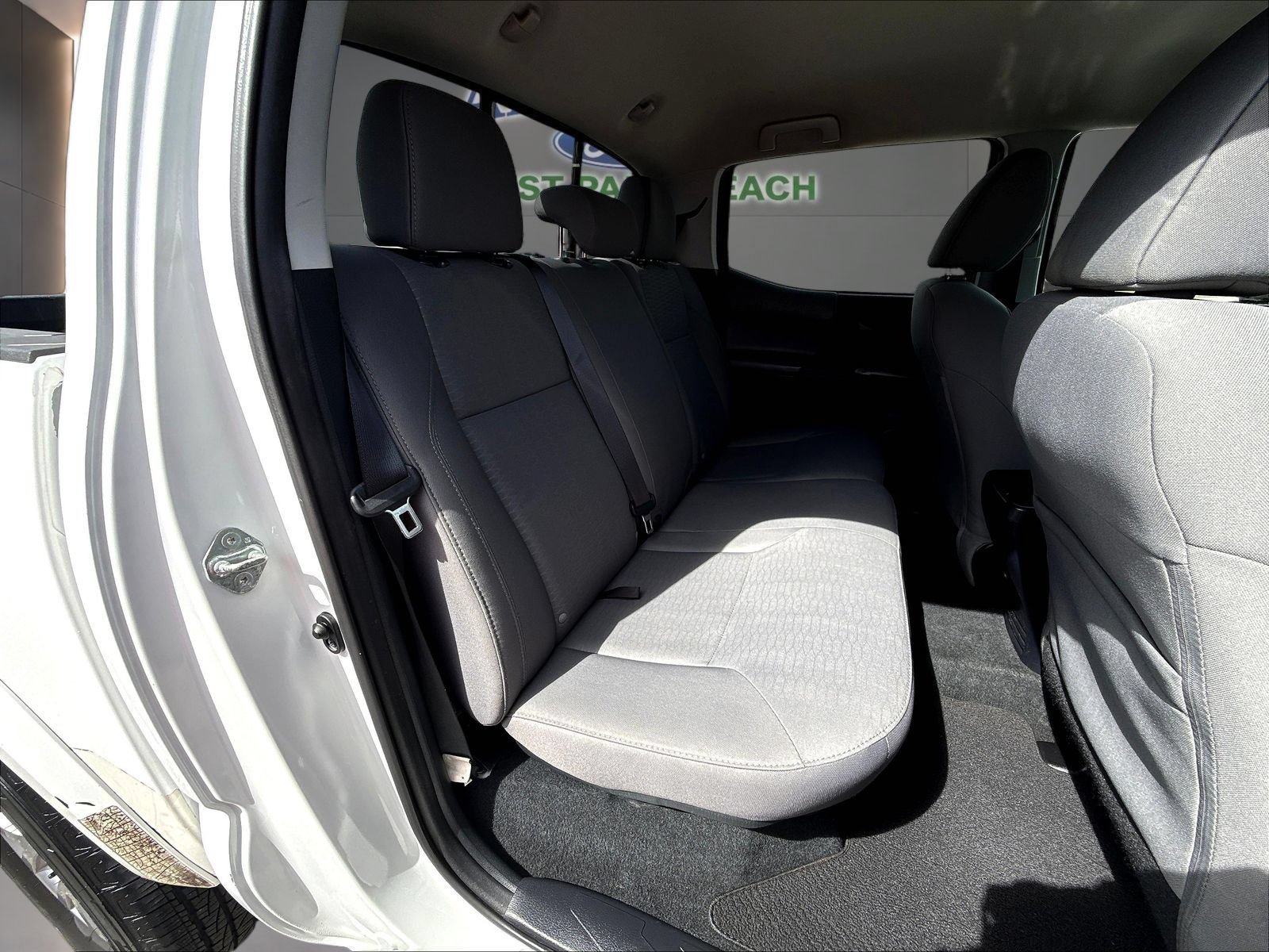 Used 2017 Toyota Tacoma SR5 w/ SR5 Appearance Package (SM) RWD image 30