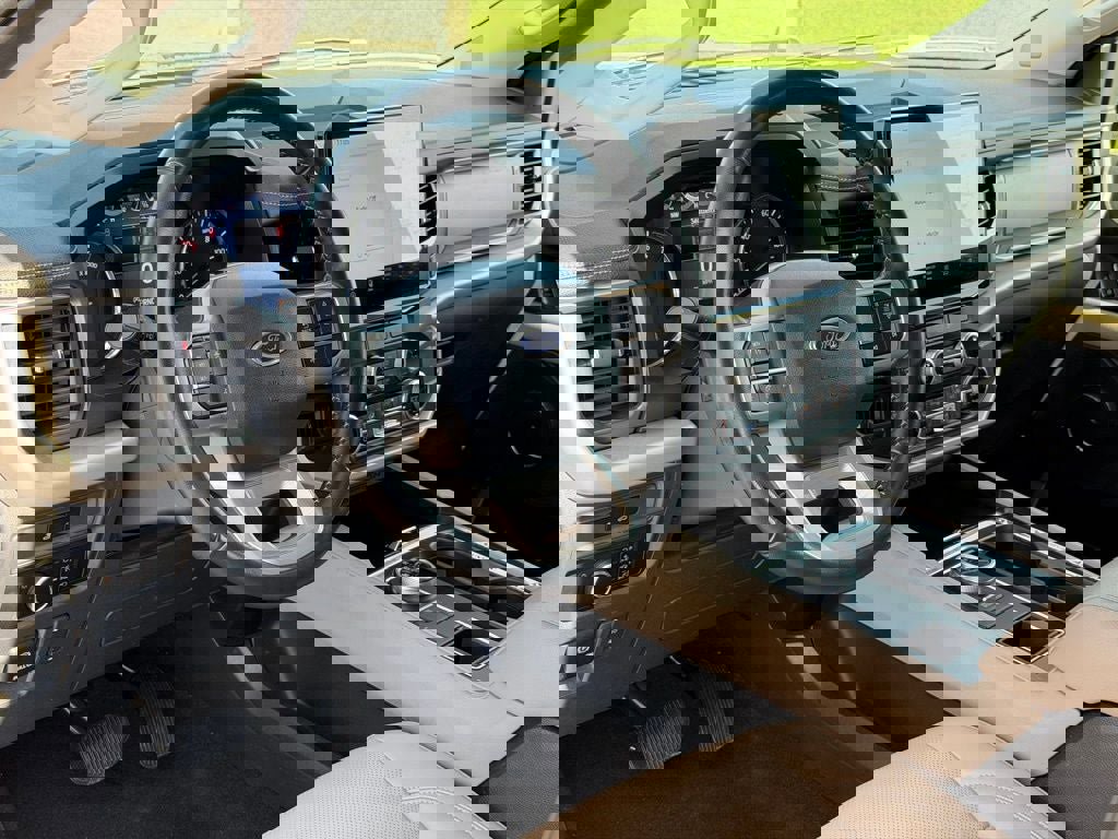 Certified 2024 Ford Expedition XLT image 9