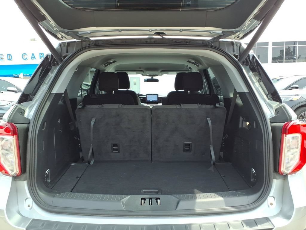 Certified 2023 Ford Explorer XLT w/ Class IV Trailer Tow Package AWD/4WD image 9