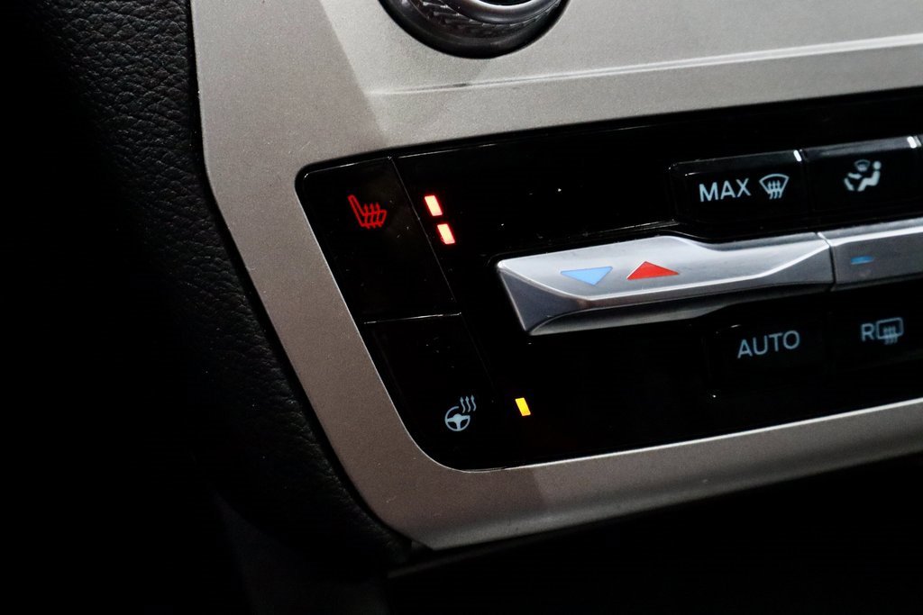 Certified 2022 Ford Explorer XLT w/ Equipment Group 202A image 5