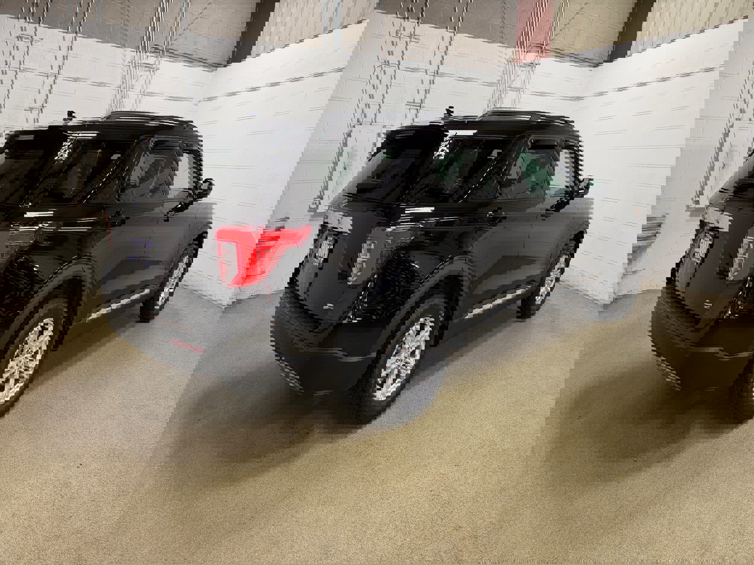 Certified 2020 Ford Explorer XLT w/ Equipment Group 202A image 3