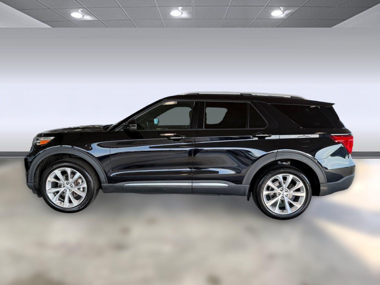 Certified 2022 Ford Explorer Platinum w/ Equipment Group 601A AWD/4WD image 2