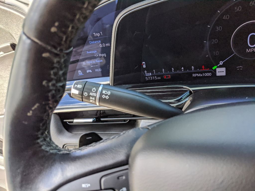 Used 2022 Cadillac Escalade ESV Sport w/ LPO, ONYX Package image 32