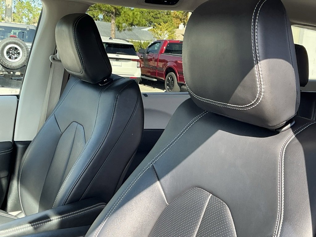 Used 2024 Chrysler Pacifica Touring-L image 26