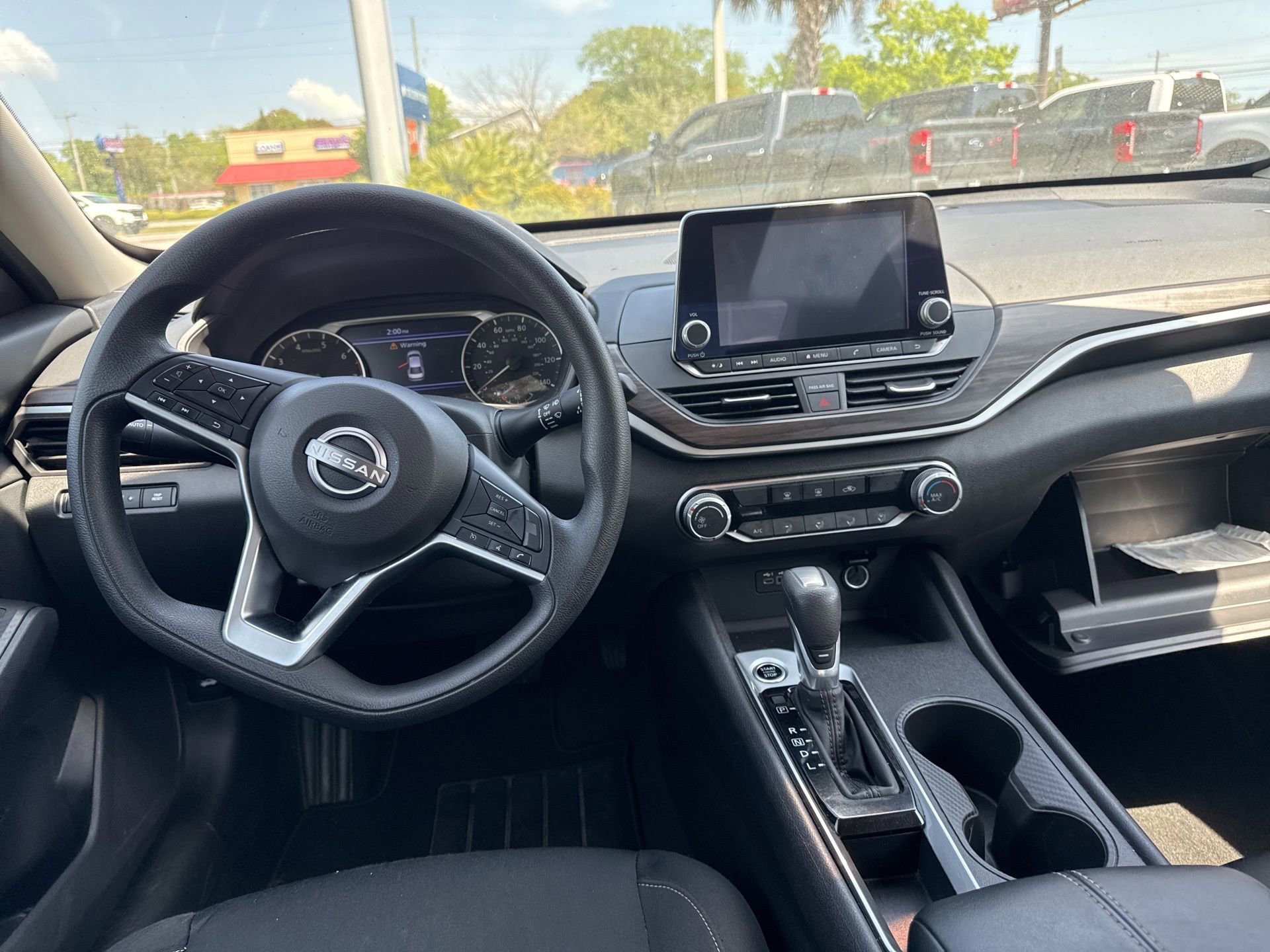 Used 2025 Nissan Altima 2.5 SV image 11