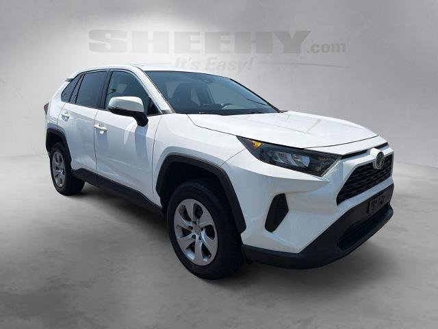 Used 2022 Toyota RAV4 LE FWD image 2