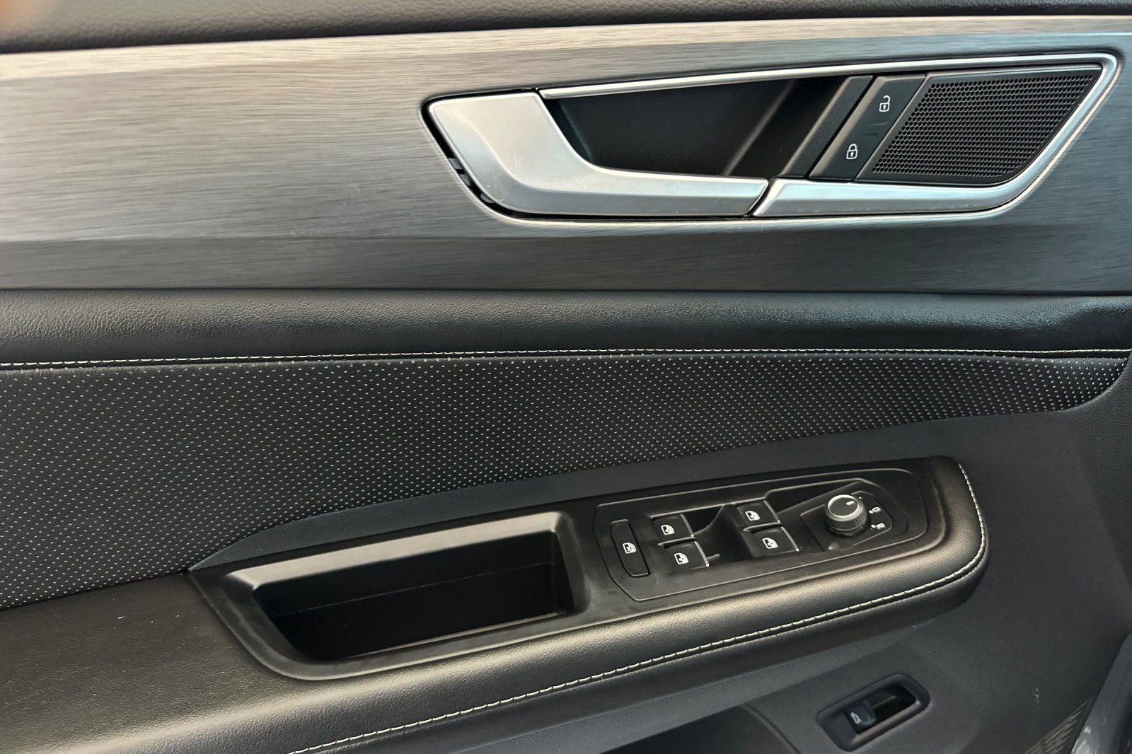 Used 2024 Volkswagen Atlas Cross Sport SE AWD/4WD image 10
