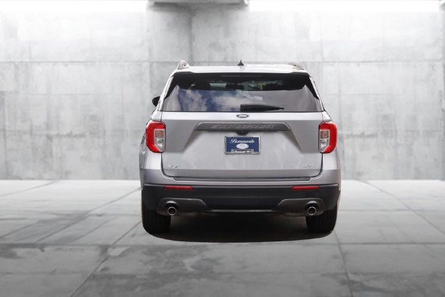 Certified 2023 Ford Explorer XLT w/ Equipment Group 202A AWD/4WD image 6