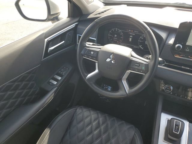 Used 2024 Mitsubishi Outlander SEL image 10