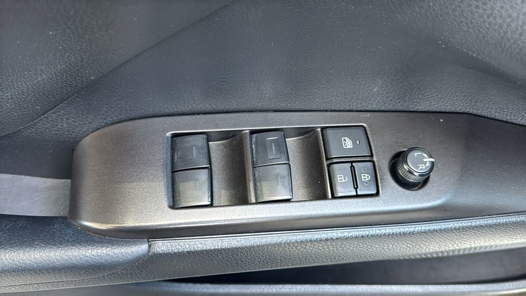 Used 2023 Toyota Camry SE FWD image 19