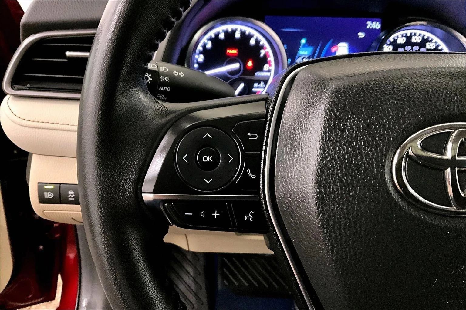 Used 2019 Toyota Camry XLE w/ Navigation Package image 17