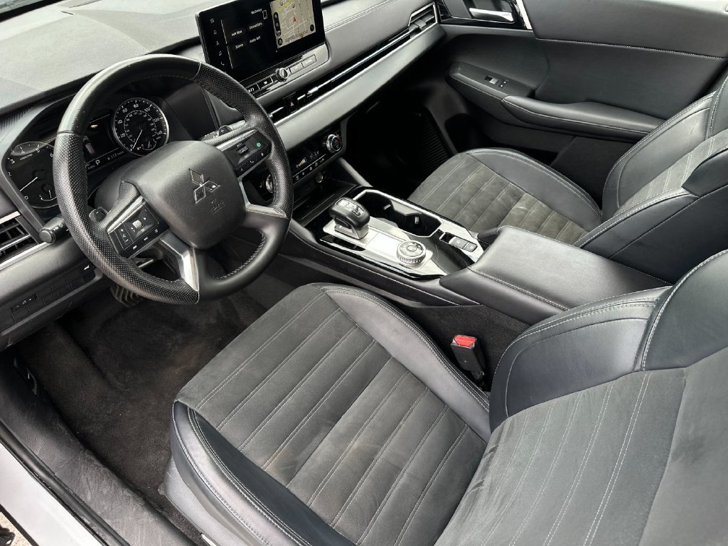 Used 2025 Mitsubishi Outlander SE FWD image 9