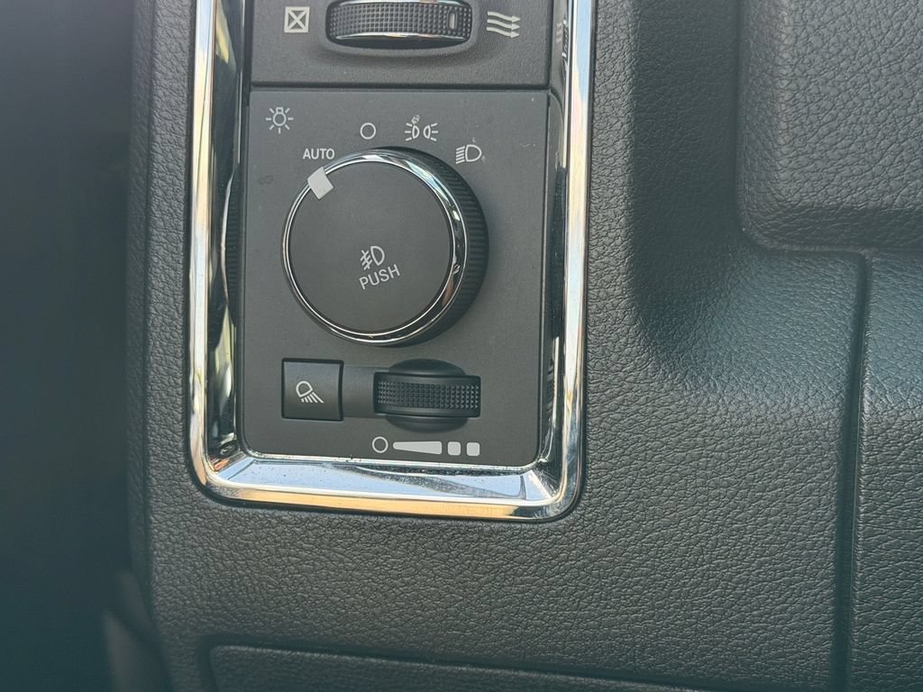 Used 2018 RAM 1500 Laramie w/ Convenience Group AWD/4WD image 29