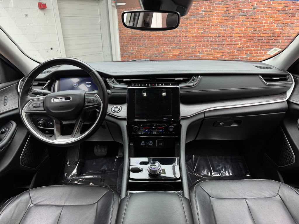 Used 2022 Jeep Grand Cherokee L Limited AWD/4WD image 12