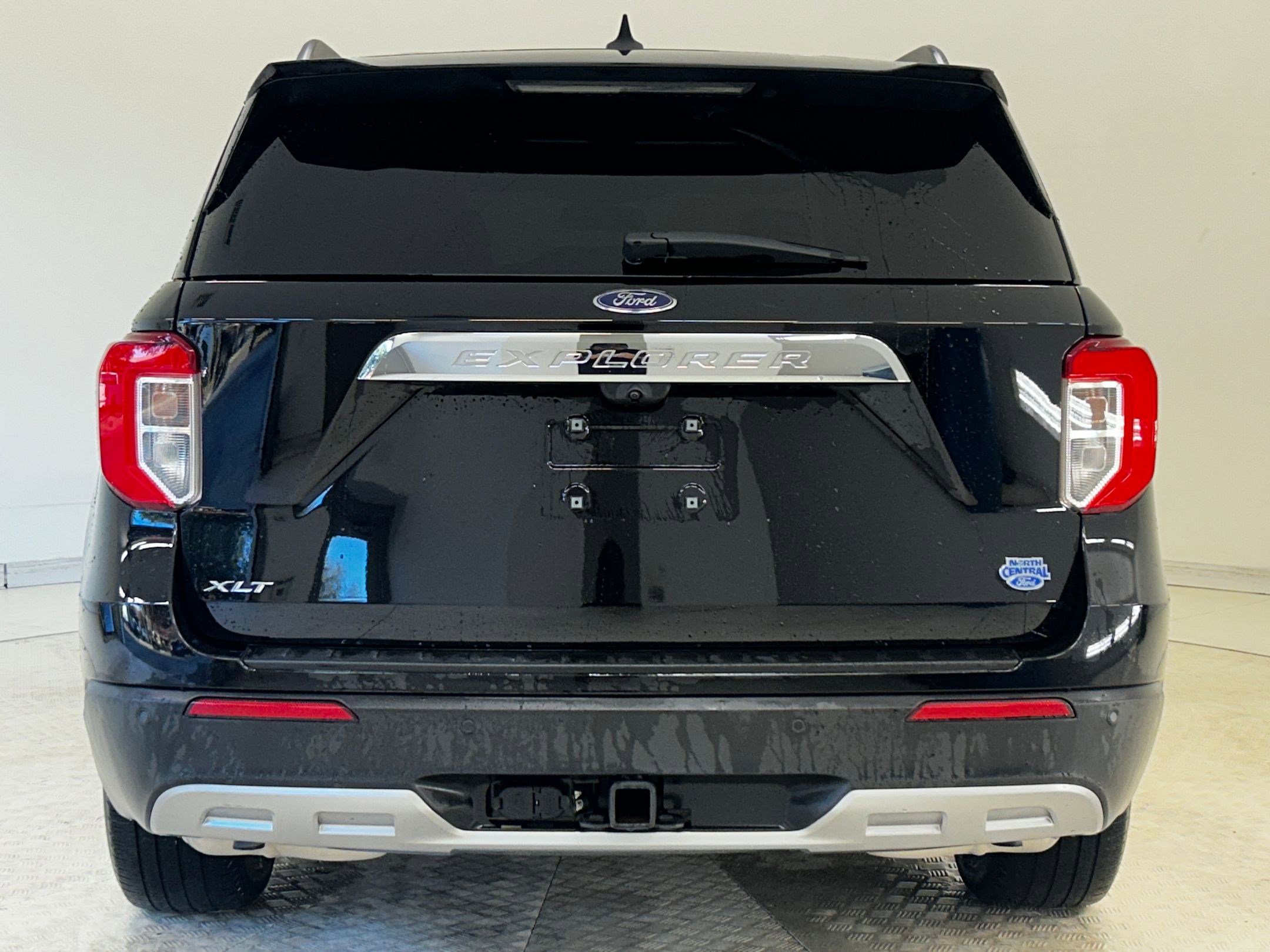 Certified 2022 Ford Explorer XLT w/ Equipment Group 202A image 8