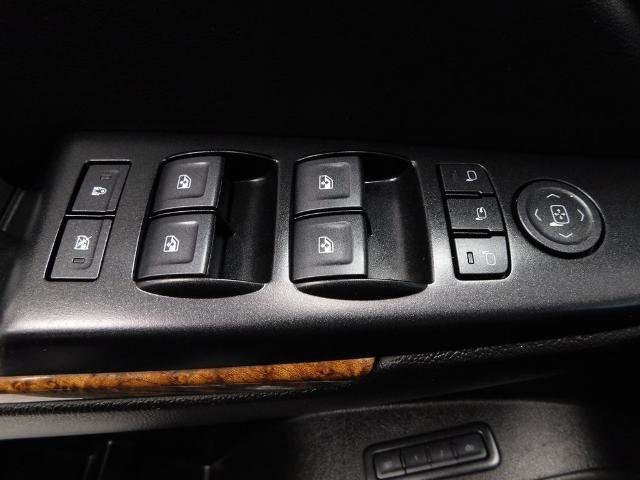 Used 2019 Chevrolet Suburban Premier image 27