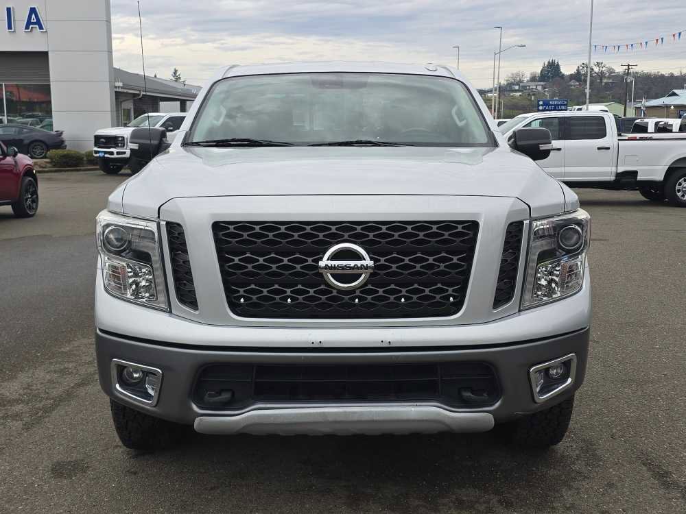 Used 2018 Nissan Titan PRO-4X image 8