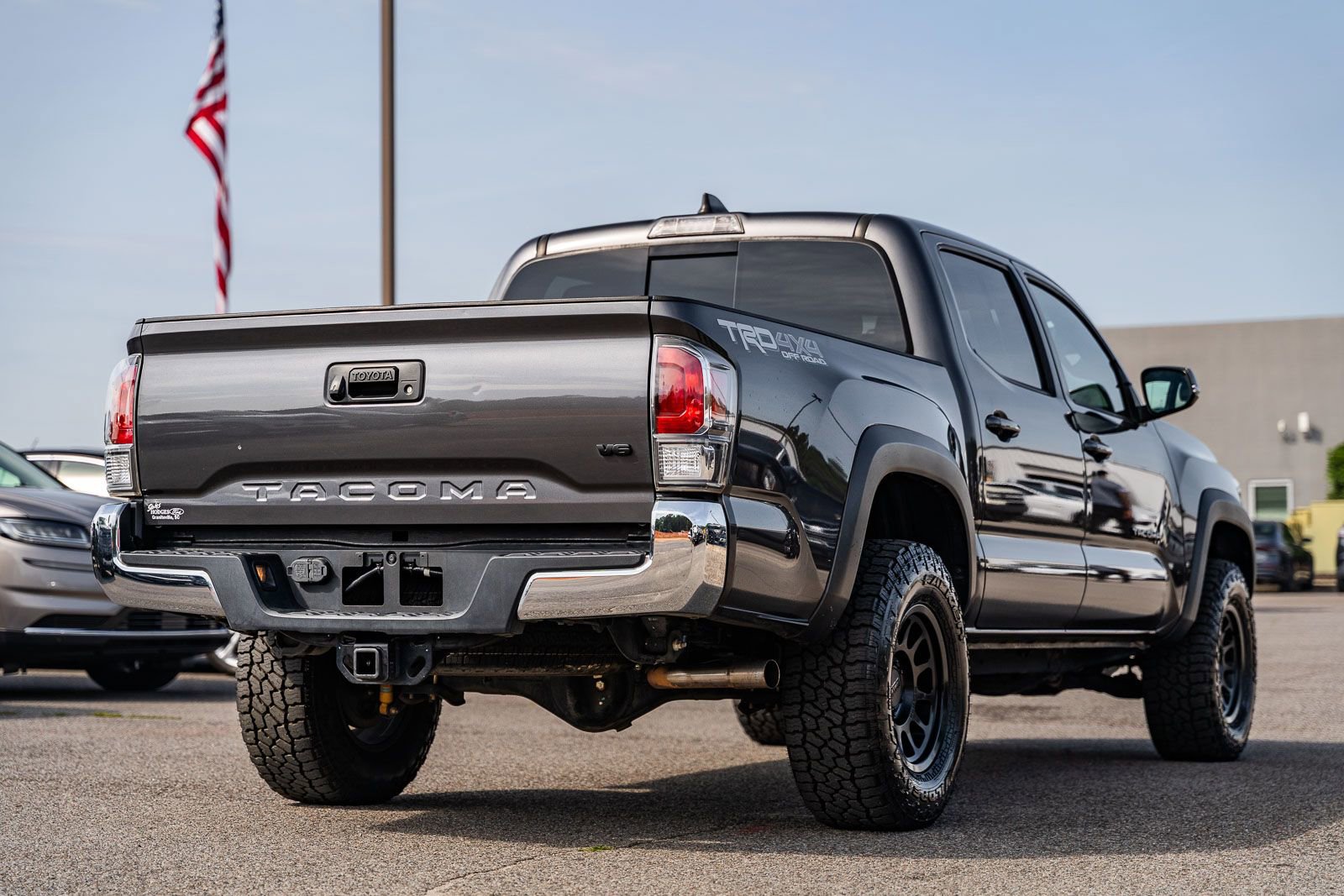 Used 2021 Toyota Tacoma TRD Off-Road AWD/4WD image 7