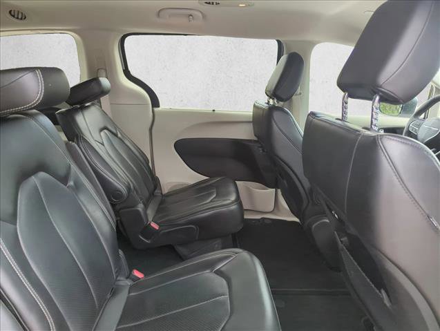 Used 2023 Chrysler Pacifica Touring-L FWD image 21