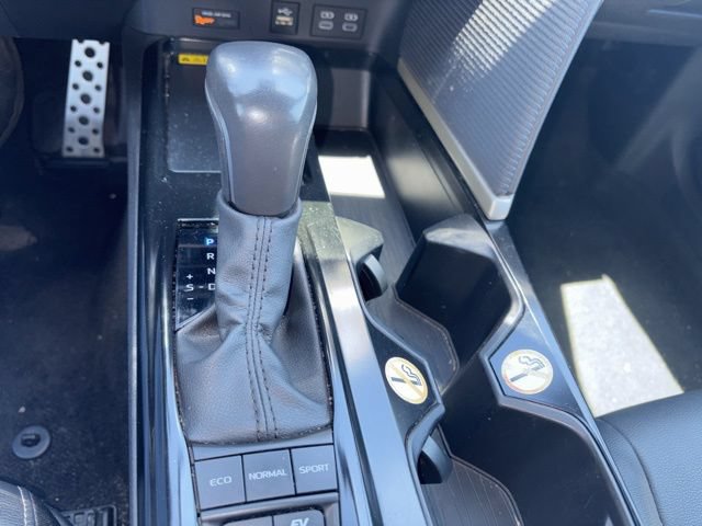 Used 2025 Toyota Camry SE FWD image 19
