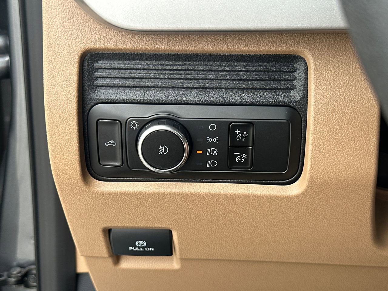 Certified 2025 Ford F250 XLT AWD/4WD image 29