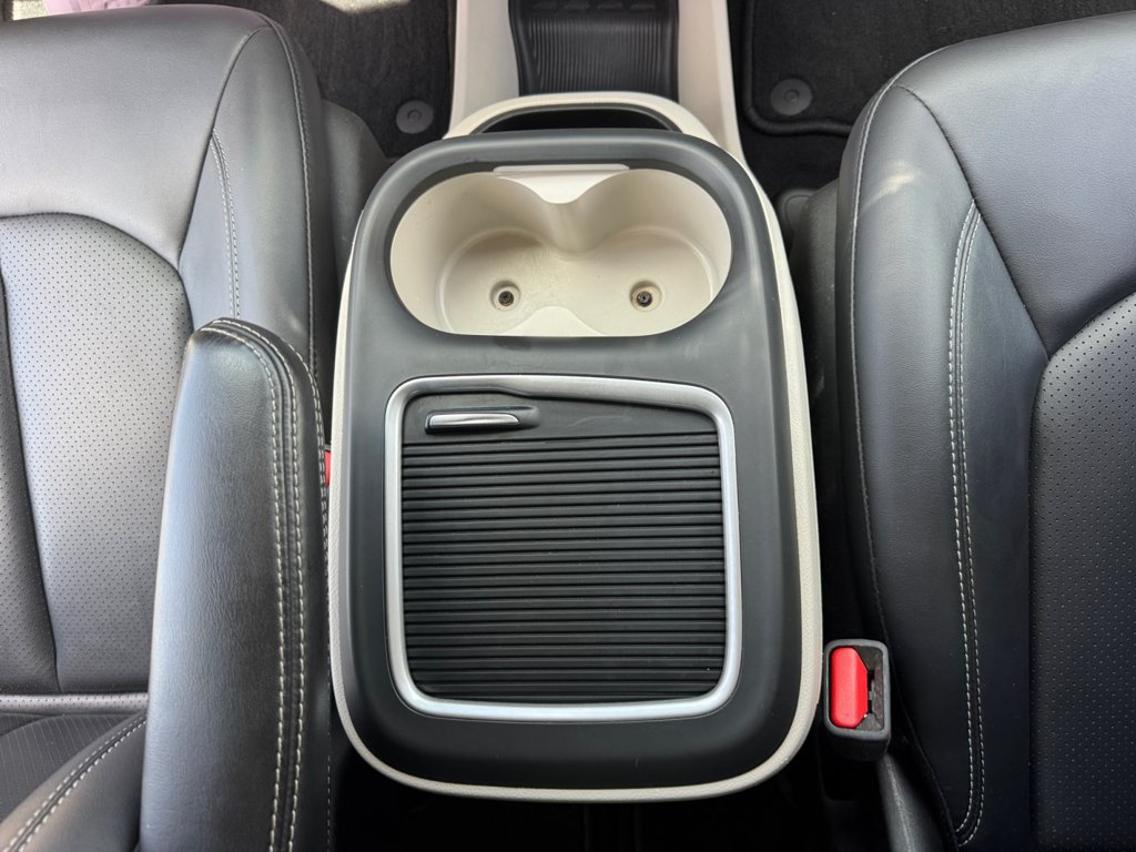 Used 2024 Chrysler Pacifica Touring-L FWD image 26
