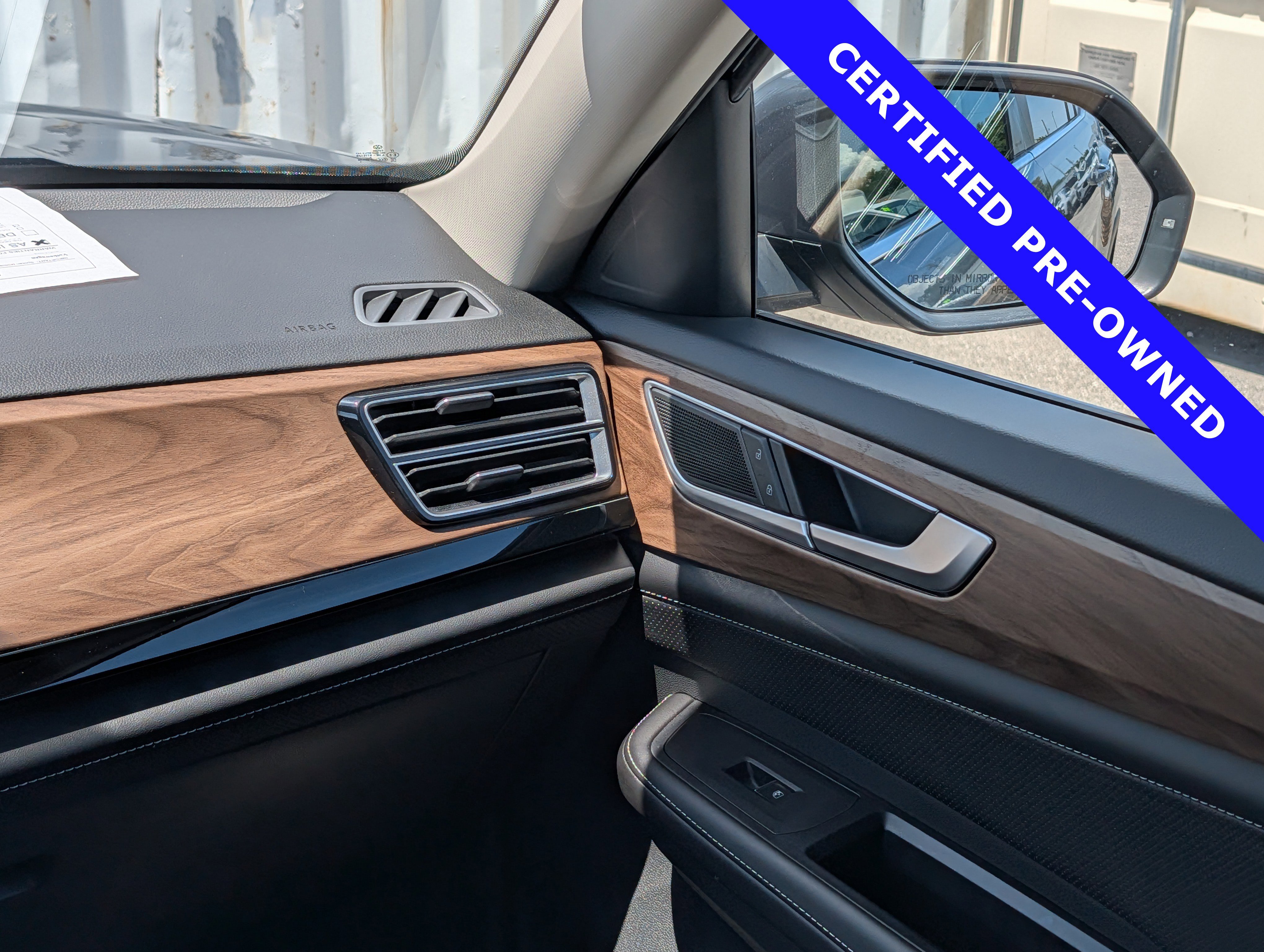 Used 2024 Volkswagen Atlas SE FWD image 19