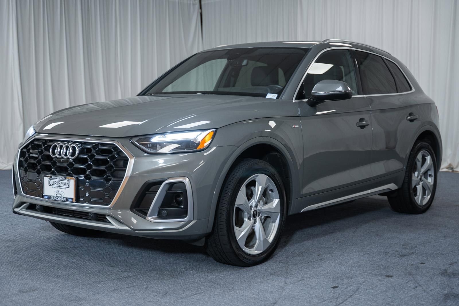 Used 2023 Audi Q5 2.0T Premium Plus w/ Premium Plus Package AWD/4WD image 3