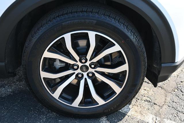 Certified 2022 Ford Explorer XLT w/ Equipment Group 202A image 5