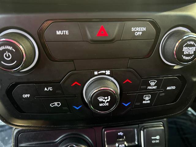 Used 2019 Jeep Renegade Latitude w/ Cold Weather Group image 10