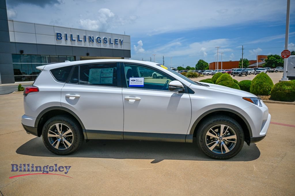 Used 2018 Toyota RAV4 XLE AWD/4WD image 8