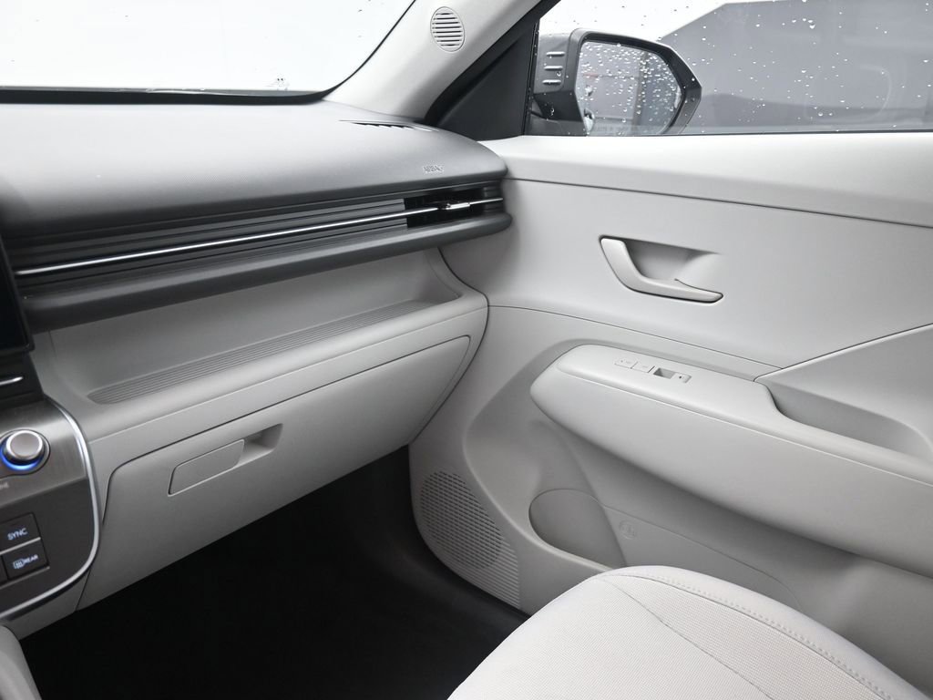 Used 2025 Hyundai Kona SEL FWD image 6