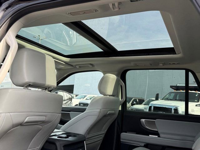 Certified 2025 Ford Expedition Max Platinum image 9