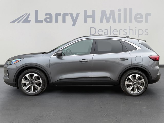 Certified 2023 Ford Escape Platinum w/ Premium Technology Package image 2