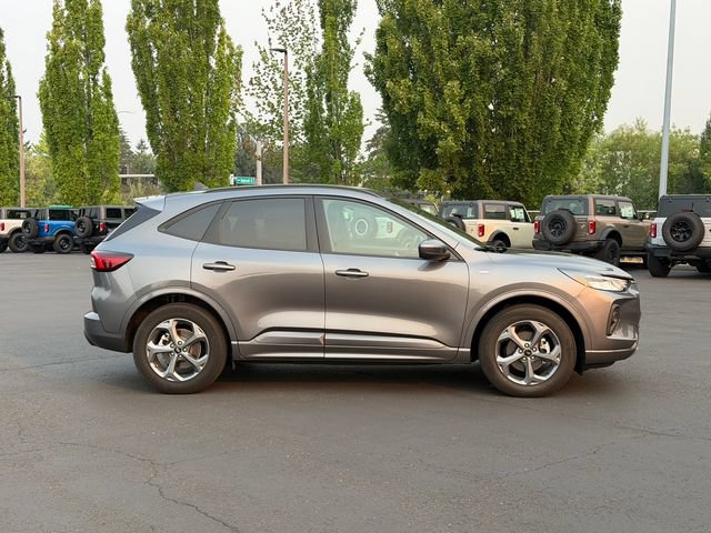 Certified 2023 Ford Escape ST-Line Select w/ Tech Pack #2 AWD/4WD image 3