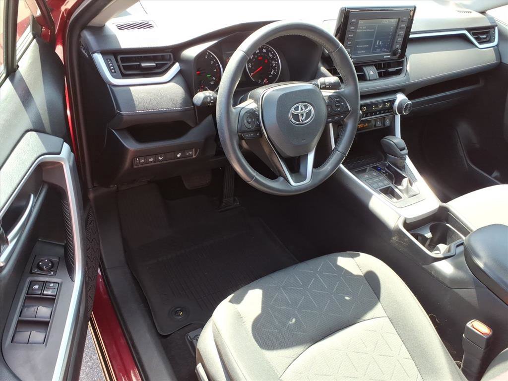 Used 2021 Toyota RAV4 XLE w/ Convenience Package image 9