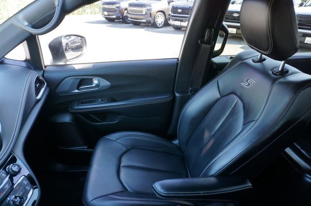 Used 2023 Chrysler Pacifica Touring-L w/ S Appearance Package image 30