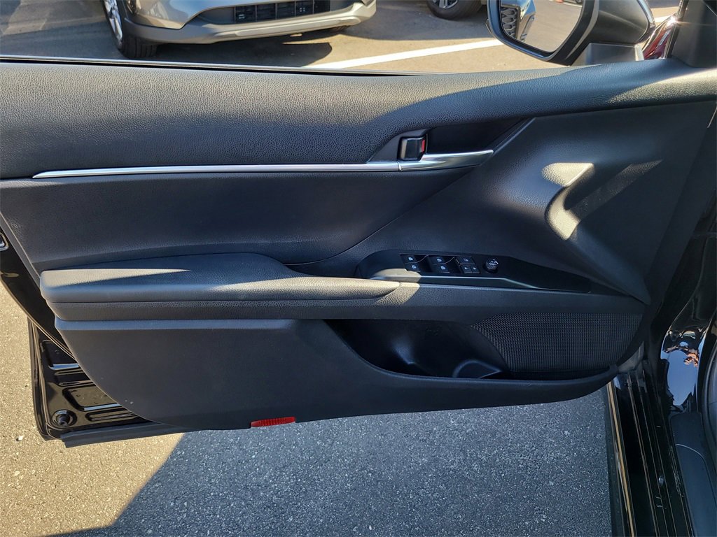 Used 2020 Toyota Camry SE image 12