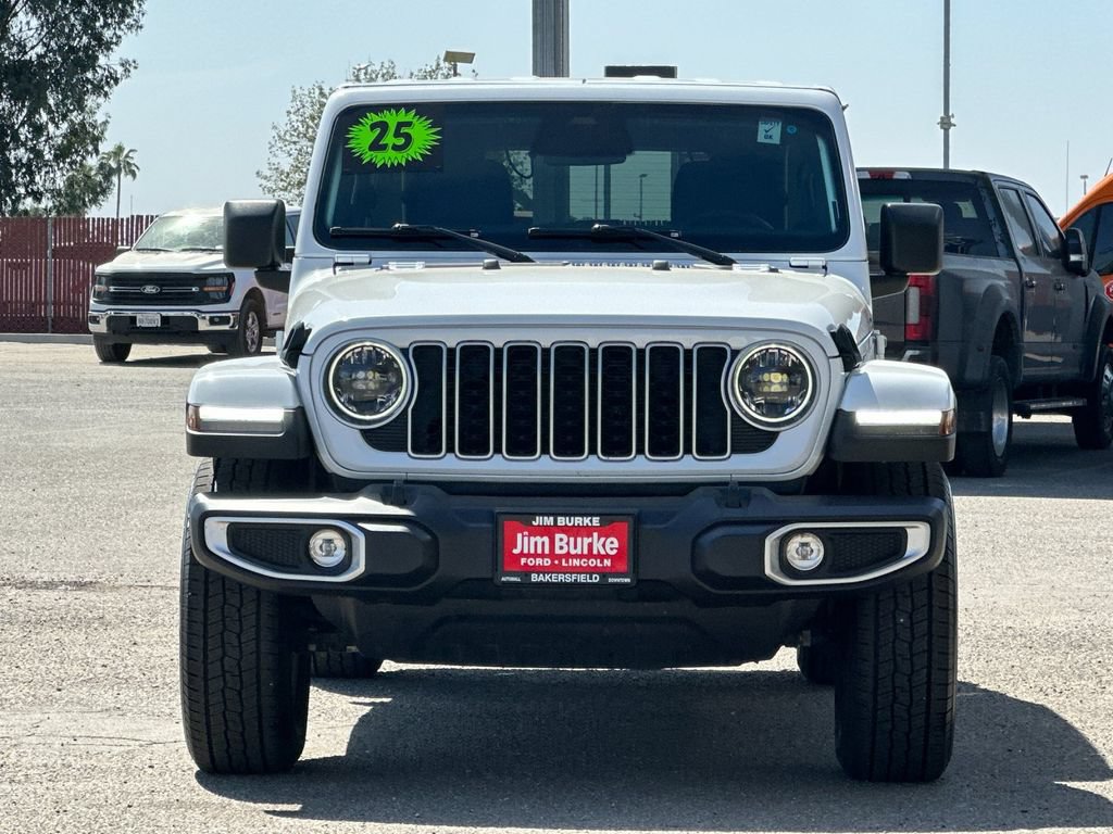 Used 2025 Jeep Wrangler Unlimited Sahara AWD/4WD image 8