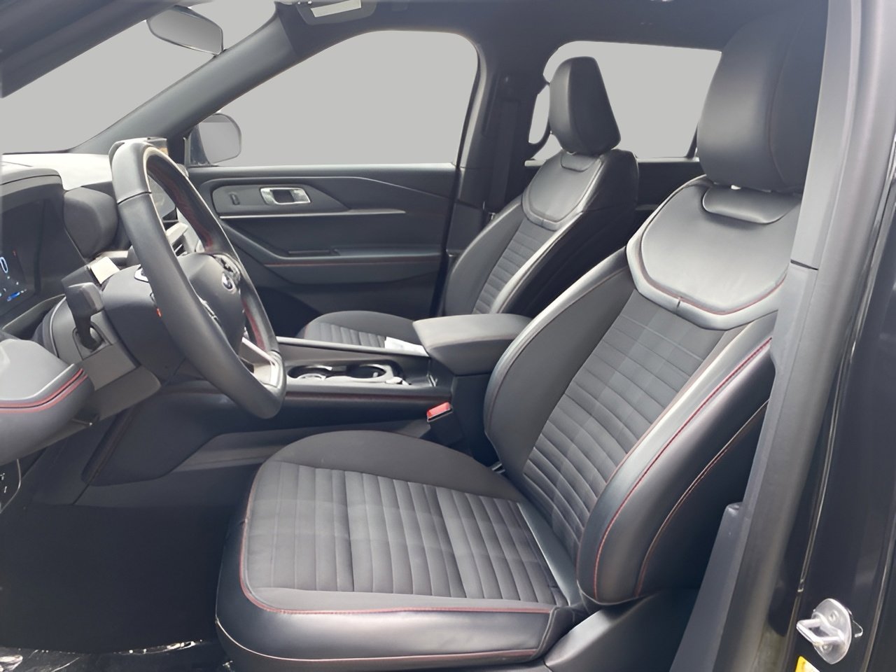 Certified 2025 Ford Explorer ST-Line w/ ST-Line Street Pack image 8