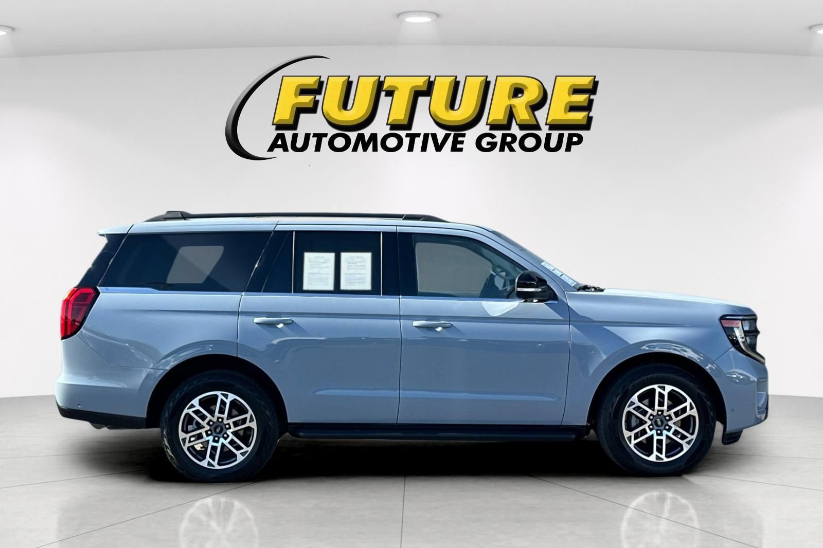 Certified 2025 Ford Expedition Active AWD/4WD image 2