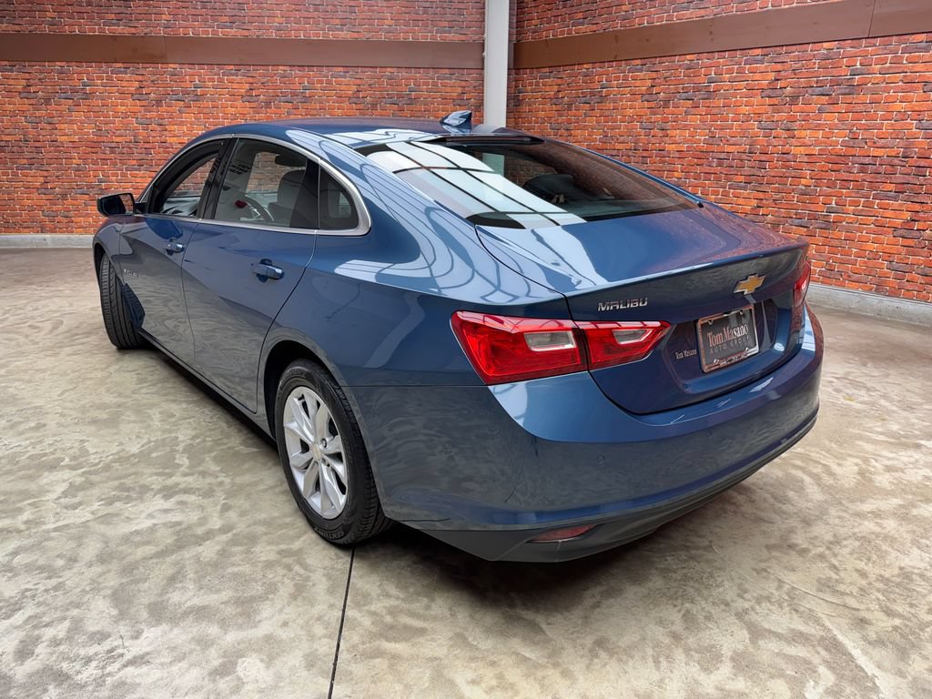 Used 2025 Chevrolet Malibu LT FWD image 2