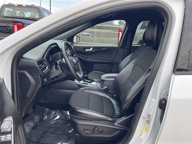 Certified 2025 Ford Escape ST-Line Select AWD/4WD image 17