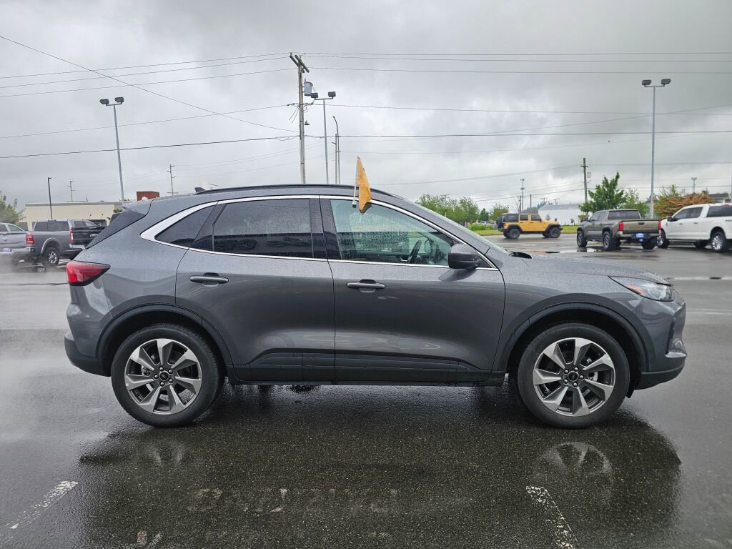 Certified 2025 Ford Escape Platinum AWD/4WD image 5