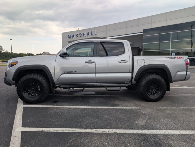 Used 2023 Toyota Tacoma TRD Off-Road w/ Technology Package AWD/4WD image 2