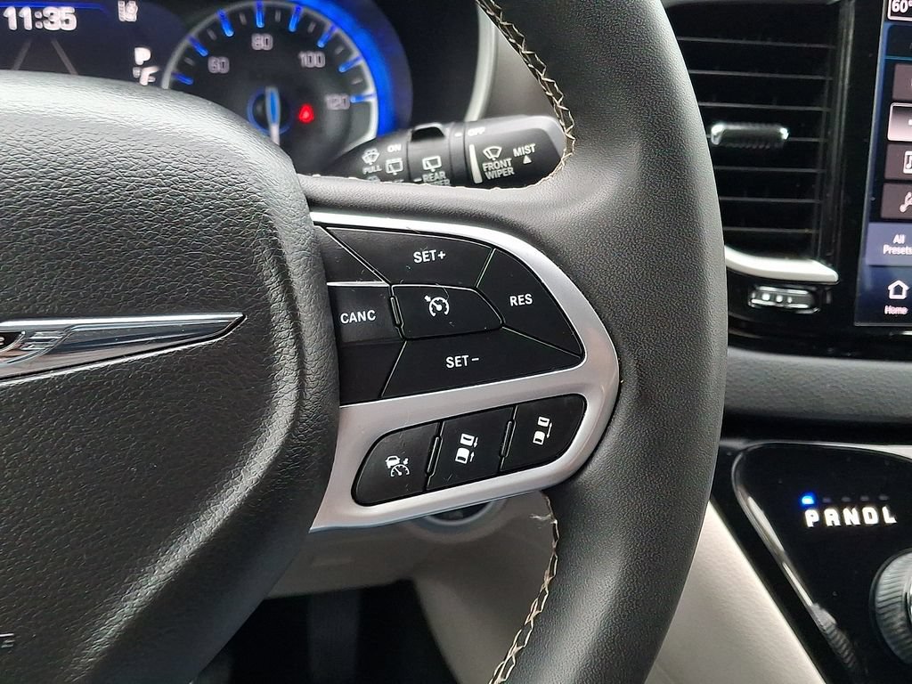 Used 2024 Chrysler Pacifica Touring-L FWD image 22