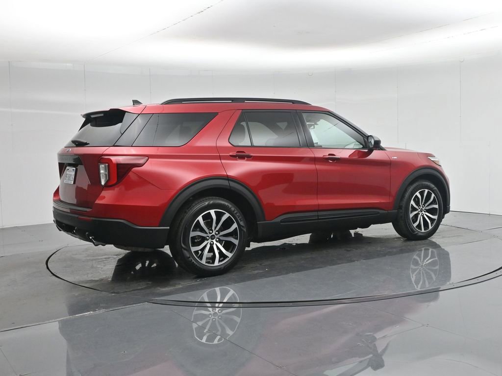 Certified 2022 Ford Explorer ST-Line w/ Class IV Trailer Tow Package image 32