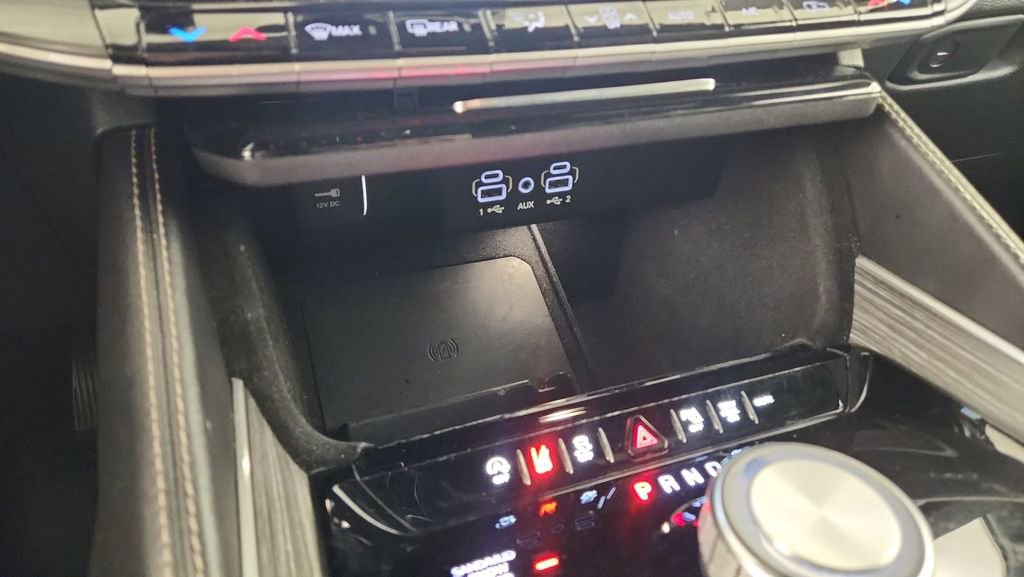 Used 2024 Jeep Wagoneer L Series II w/ Flexible Seating Group image 17